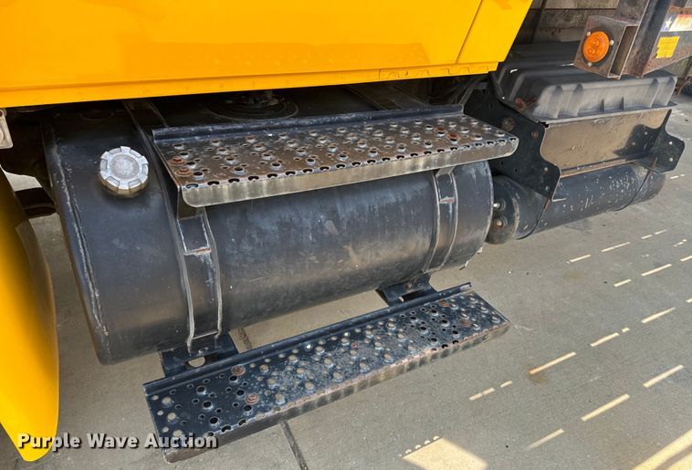 image for item EI4034 2007 International  flatbed truck