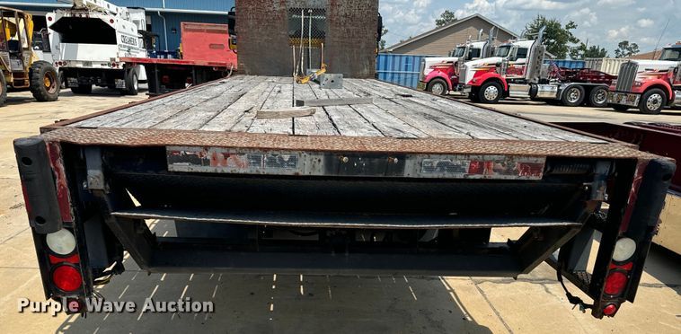 image for item EI4034 2007 International  flatbed truck