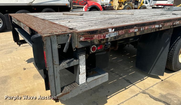 image for item EI4034 2007 International  flatbed truck