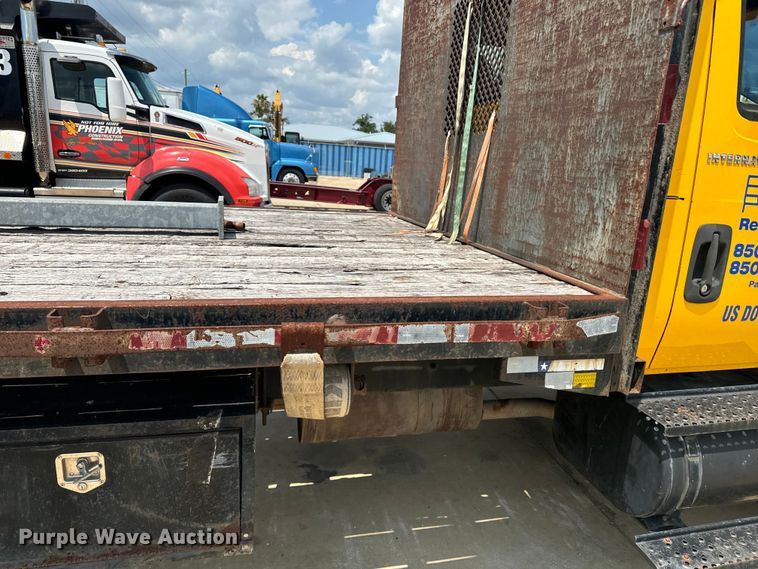 image for item EI4034 2007 International  flatbed truck