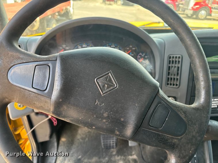 image for item EI4034 2007 International  flatbed truck