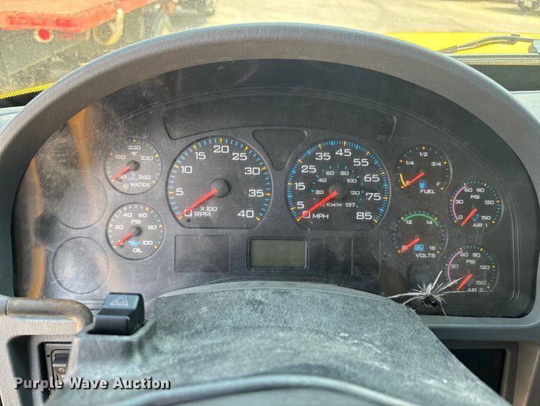 image for item EI4034 2007 International  flatbed truck