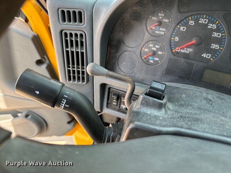 image for item EI4034 2007 International  flatbed truck