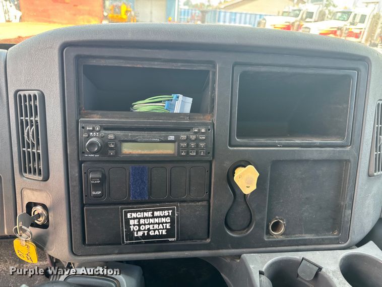 image for item EI4034 2007 International  flatbed truck