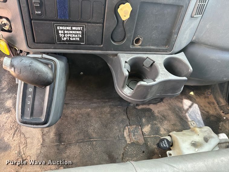 image for item EI4034 2007 International  flatbed truck