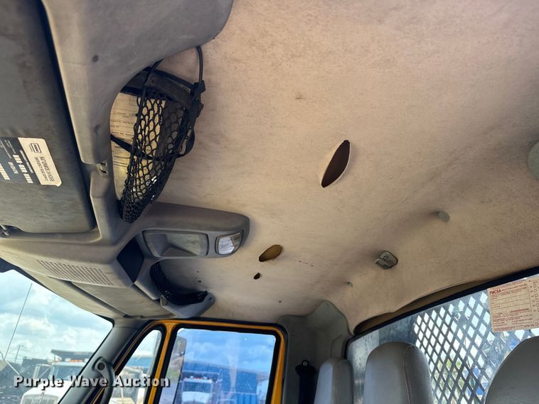 image for item EI4034 2007 International  flatbed truck