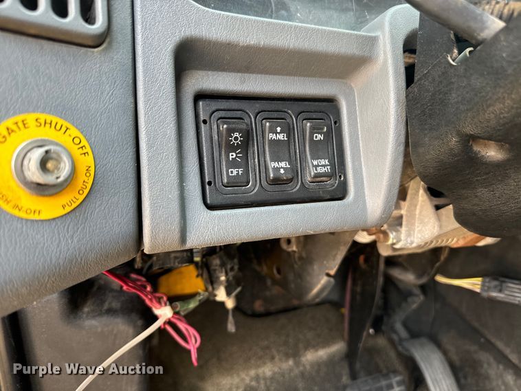 image for item EI4034 2007 International  flatbed truck