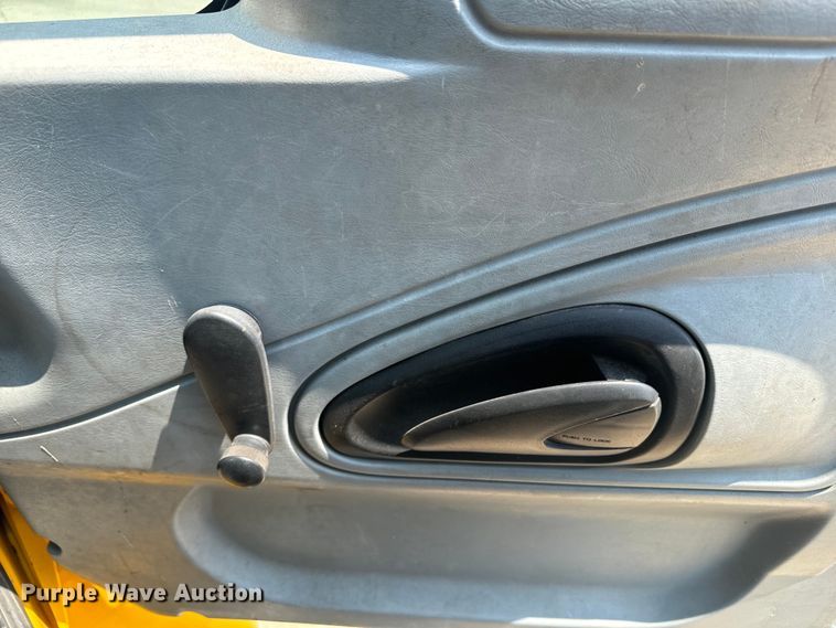 image for item EI4034 2007 International  flatbed truck