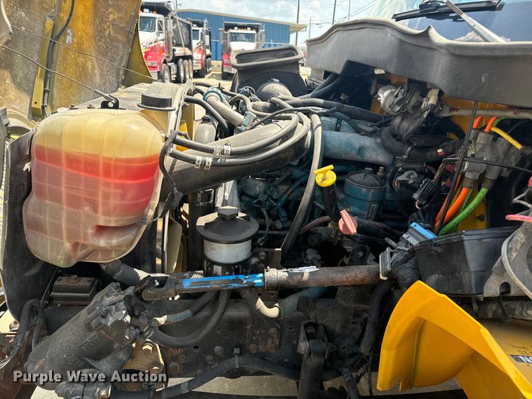 image for item EI4034 2007 International  flatbed truck