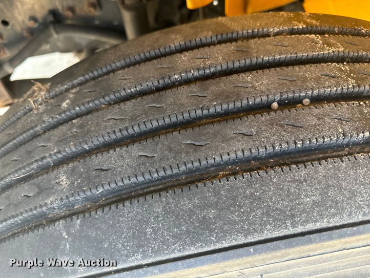 image for item EI4034 2007 International  flatbed truck