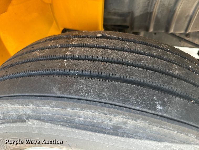 image for item EI4034 2007 International  flatbed truck