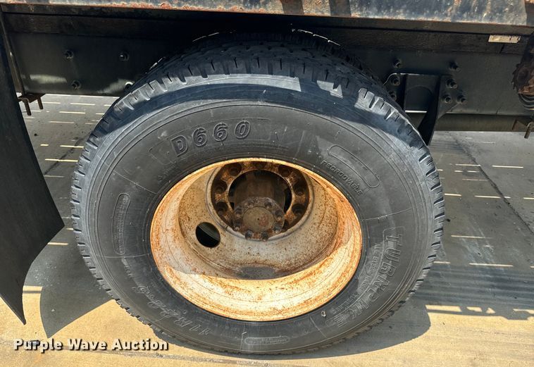 image for item EI4034 2007 International  flatbed truck