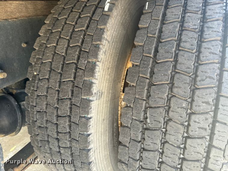 image for item EI4034 2007 International  flatbed truck