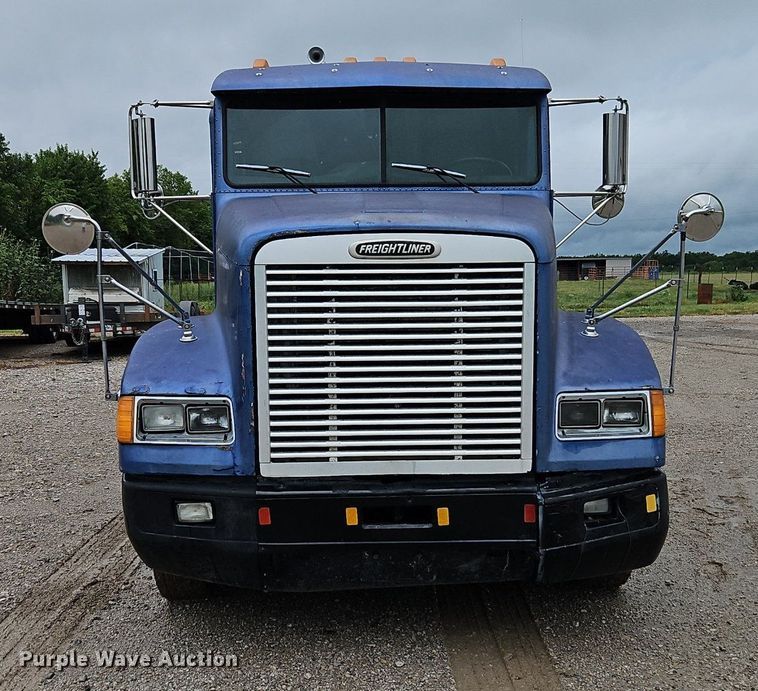 image for item EI8223 1997 Freightliner  FLD 120 semi truck