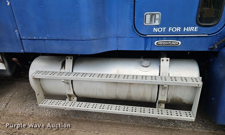 image for item EI8223 1997 Freightliner  FLD 120 semi truck