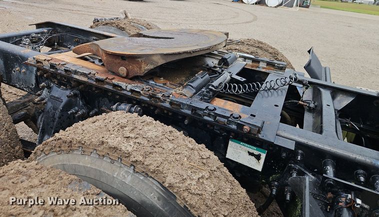 image for item EI8223 1997 Freightliner  FLD 120 semi truck