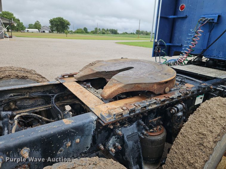 image for item EI8223 1997 Freightliner  FLD 120 semi truck