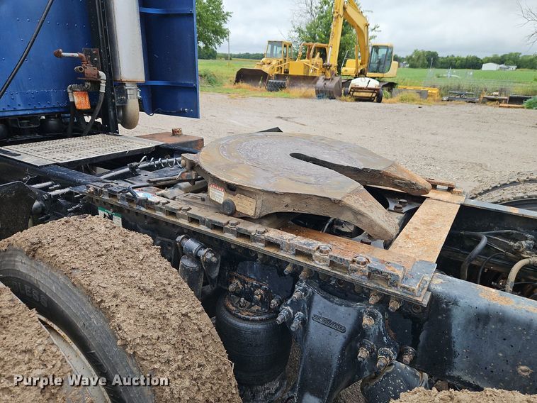 image for item EI8223 1997 Freightliner  FLD 120 semi truck