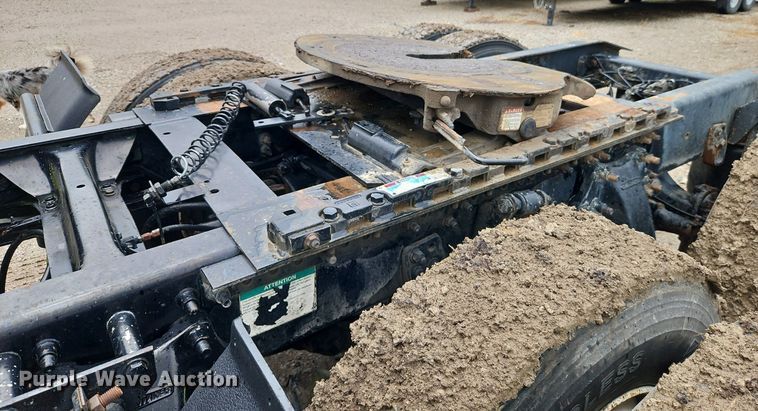 image for item EI8223 1997 Freightliner  FLD 120 semi truck