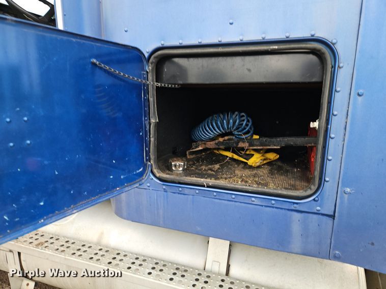 image for item EI8223 1997 Freightliner  FLD 120 semi truck