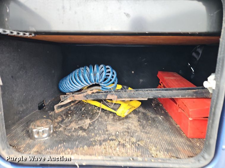 image for item EI8223 1997 Freightliner  FLD 120 semi truck