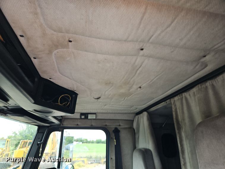 image for item EI8223 1997 Freightliner  FLD 120 semi truck