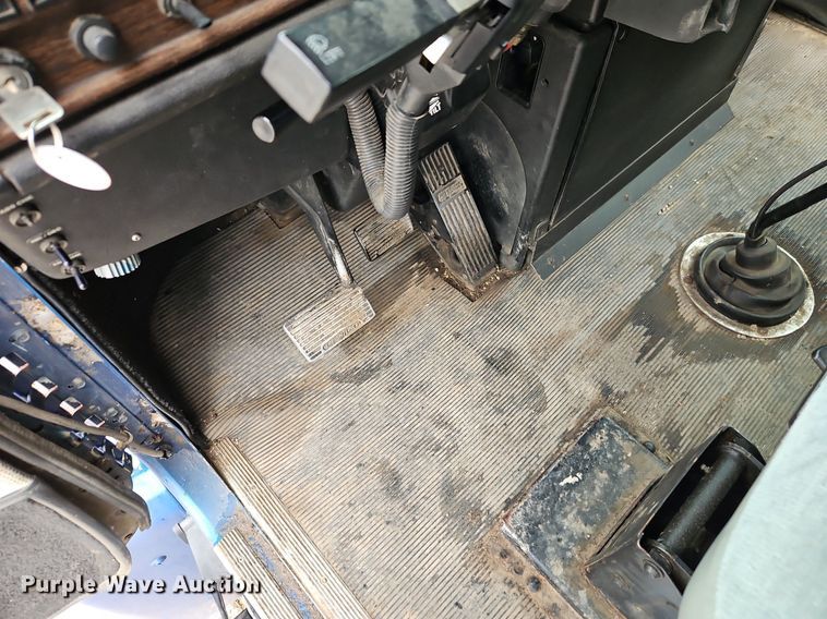 image for item EI8223 1997 Freightliner  FLD 120 semi truck