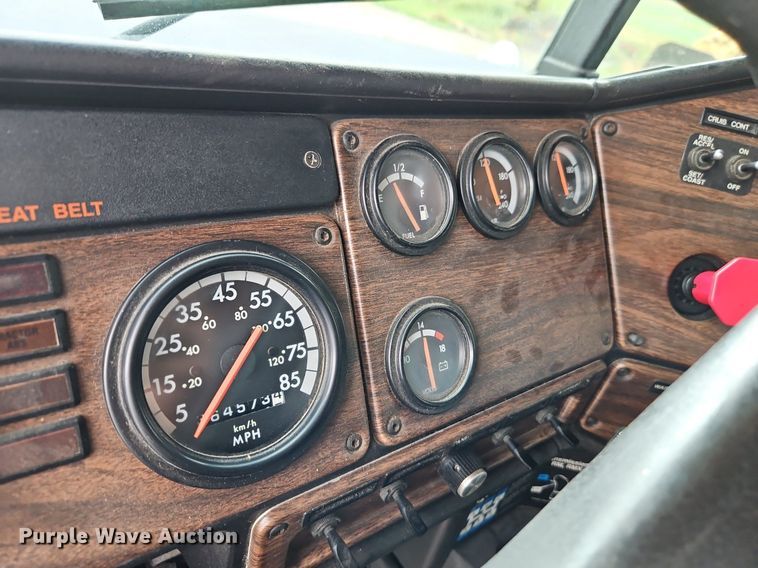 image for item EI8223 1997 Freightliner  FLD 120 semi truck