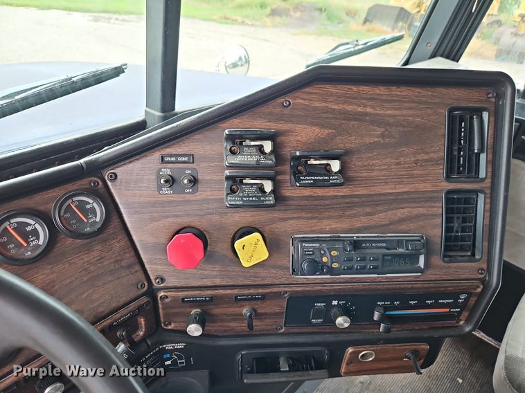 image for item EI8223 1997 Freightliner  FLD 120 semi truck