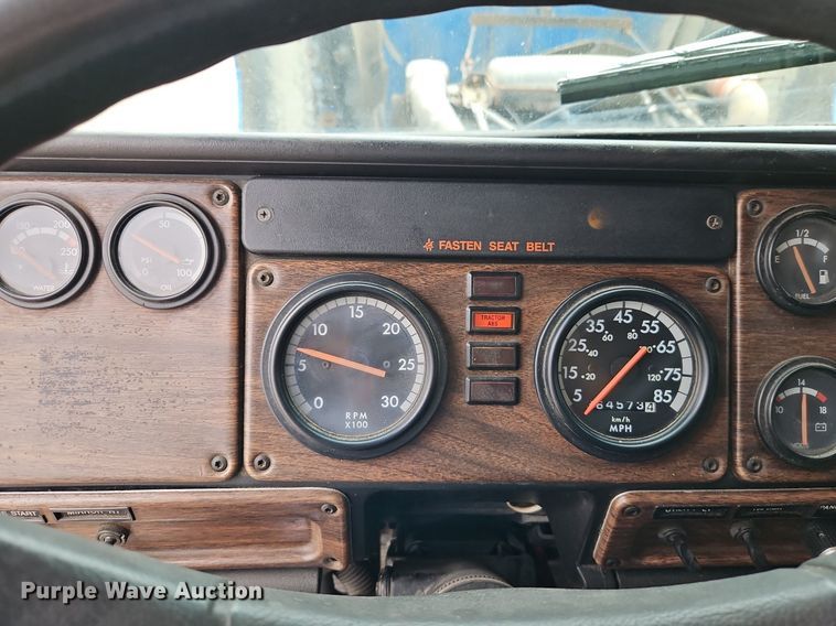 image for item EI8223 1997 Freightliner  FLD 120 semi truck