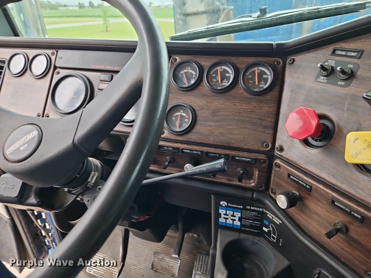 image for item EI8223 1997 Freightliner  FLD 120 semi truck