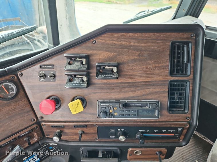 image for item EI8223 1997 Freightliner  FLD 120 semi truck