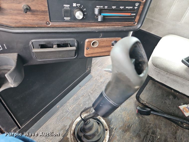 image for item EI8223 1997 Freightliner  FLD 120 semi truck