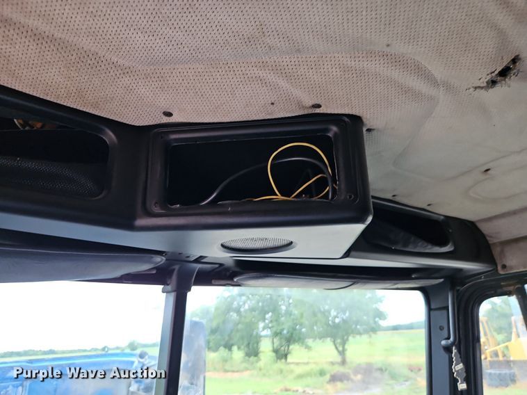 image for item EI8223 1997 Freightliner  FLD 120 semi truck