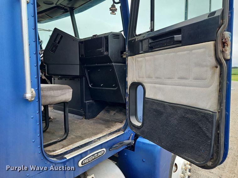 image for item EI8223 1997 Freightliner  FLD 120 semi truck