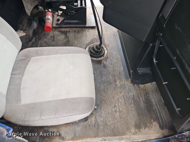 image for item EI8223 1997 Freightliner  FLD 120 semi truck