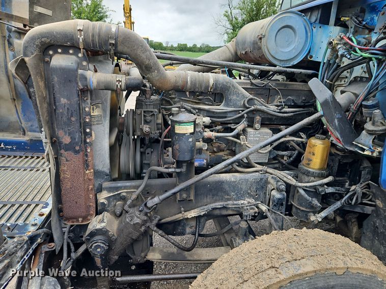 image for item EI8223 1997 Freightliner  FLD 120 semi truck