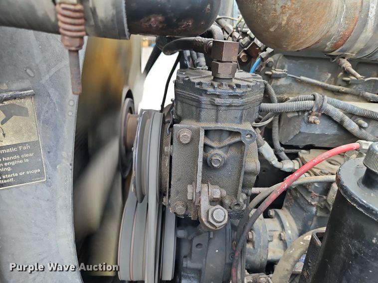 image for item EI8223 1997 Freightliner  FLD 120 semi truck