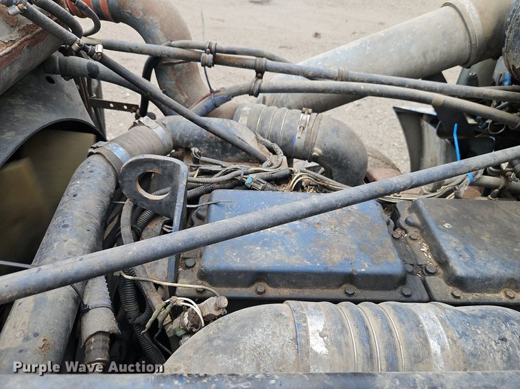 image for item EI8223 1997 Freightliner  FLD 120 semi truck