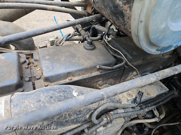 image for item EI8223 1997 Freightliner  FLD 120 semi truck