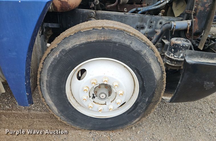 image for item EI8223 1997 Freightliner  FLD 120 semi truck