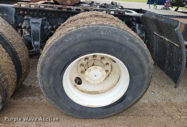 image for item EI8223 1997 Freightliner  FLD 120 semi truck