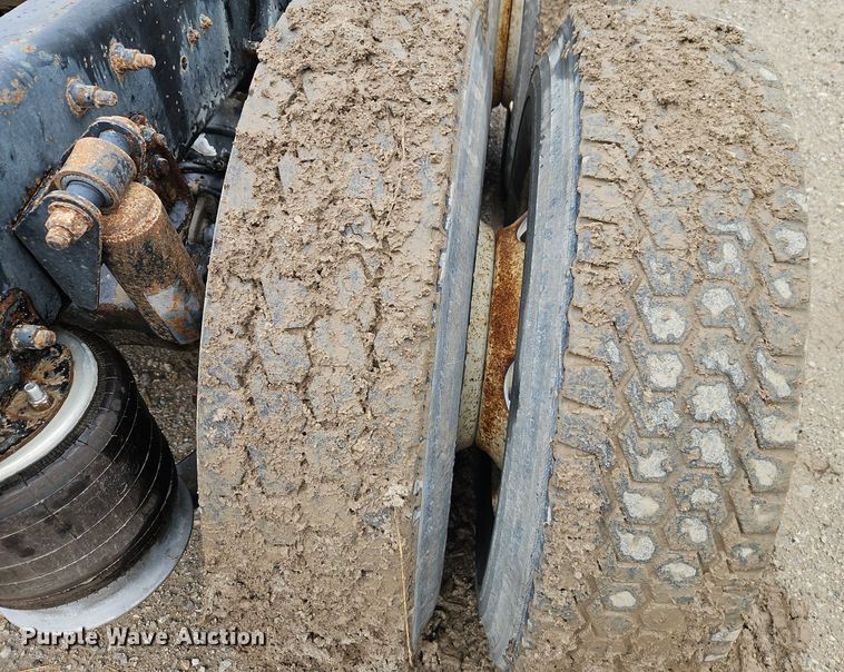 image for item EI8223 1997 Freightliner  FLD 120 semi truck