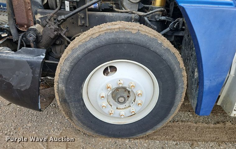 image for item EI8223 1997 Freightliner  FLD 120 semi truck