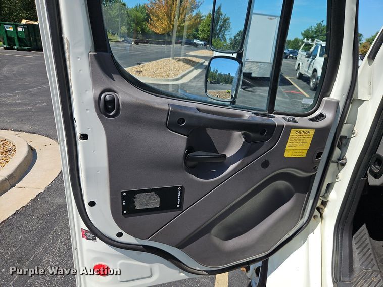 image for item EI8234 2015 Freightliner  M2 106 box truck