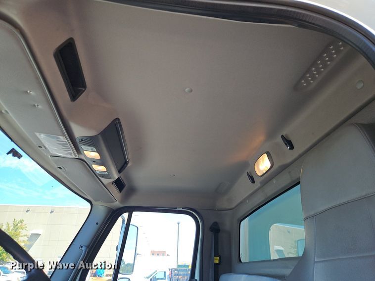 image for item EI8234 2015 Freightliner  M2 106 box truck