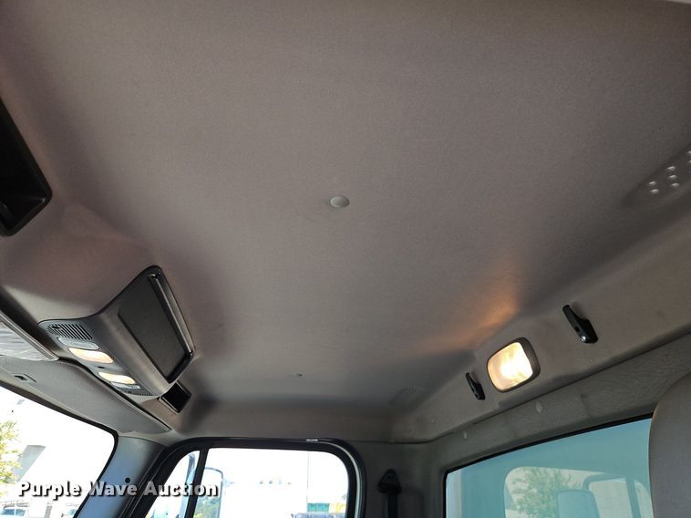 image for item EI8234 2015 Freightliner  M2 106 box truck