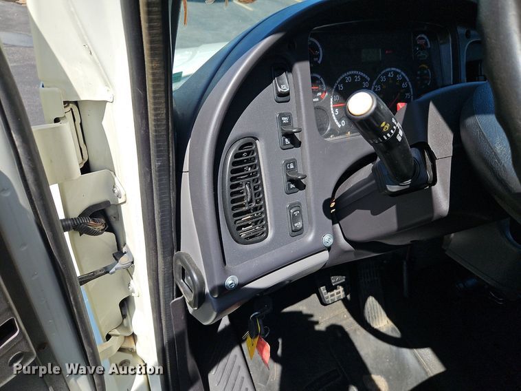 image for item EI8234 2015 Freightliner  M2 106 box truck