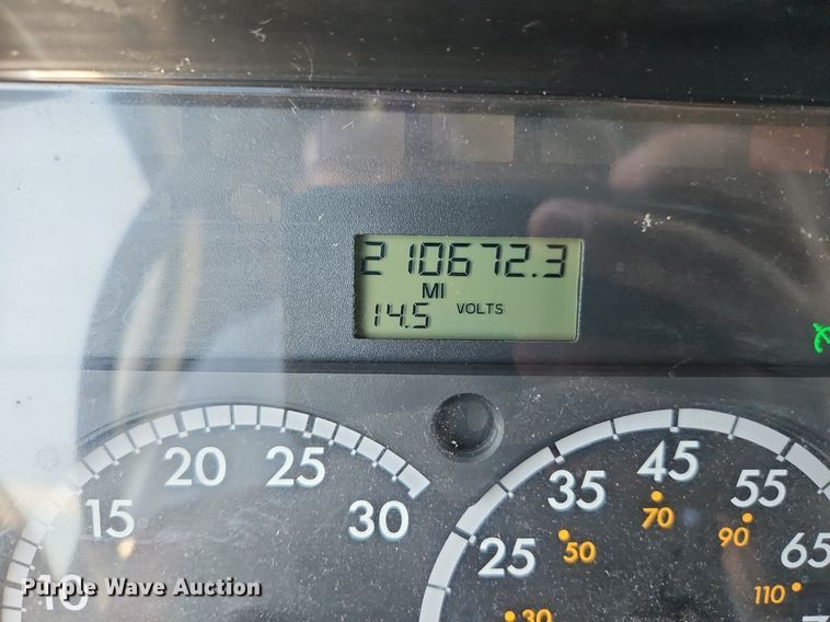 image for item EI8234 2015 Freightliner  M2 106 box truck