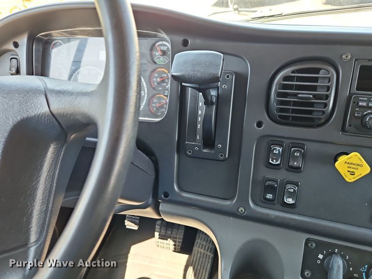 image for item EI8234 2015 Freightliner  M2 106 box truck
